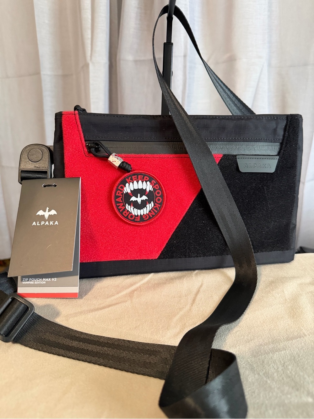 Alpaka Zip Pouch Max V2 – Vampire Edition | Limited Edition - Picture 2 of 11